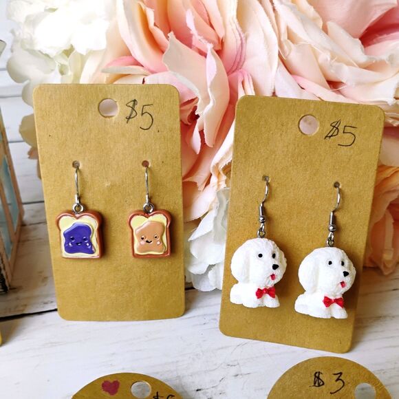 11 NEW Novelty Earring Lot/Bundle Resellers Panda, Dogs, PBJelly, Wine, Drinks - Picture 6 of 6